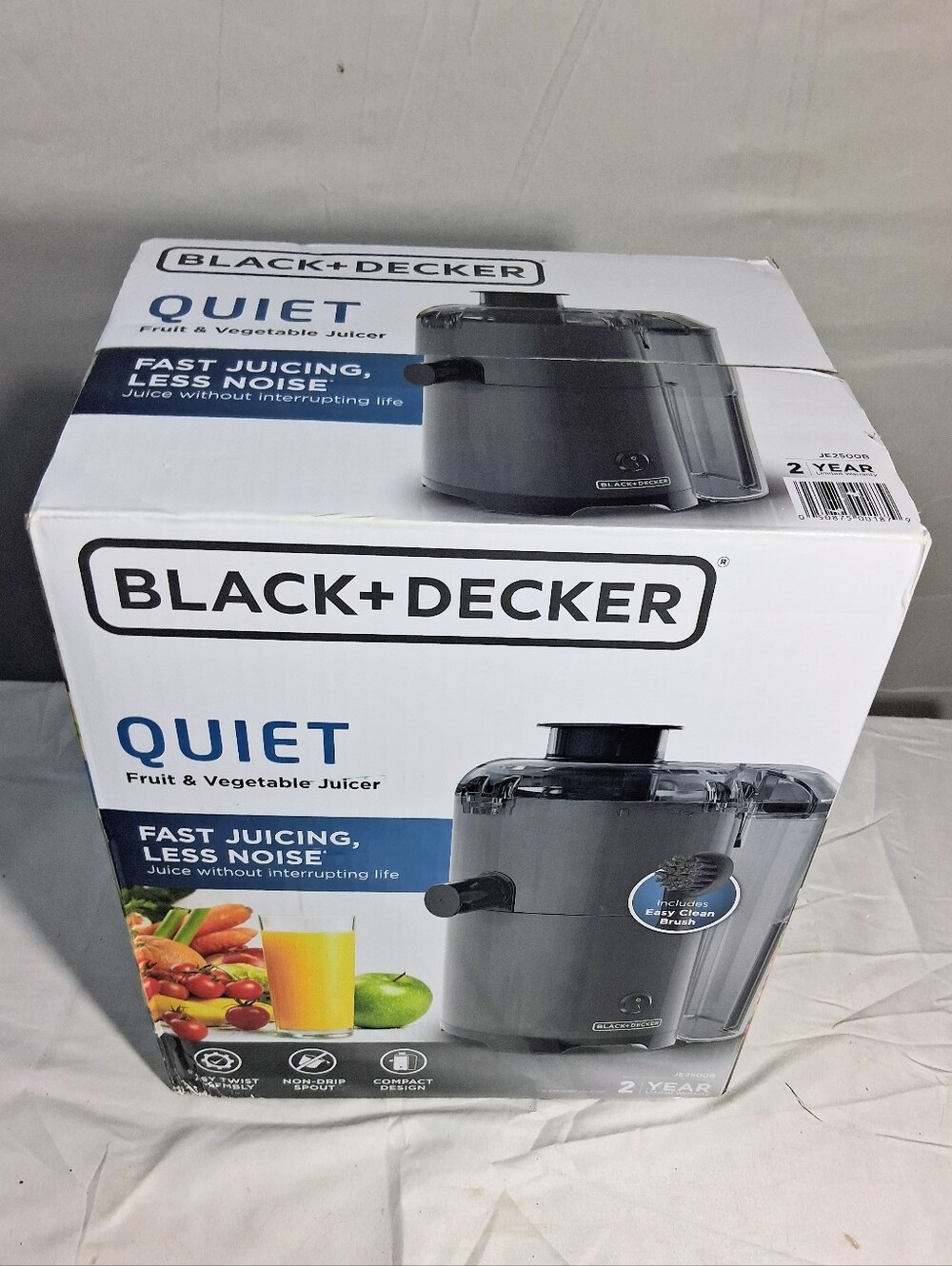 Black+Decker New In Box 400 Watt Quiet Fruit & Vegetable Juicer Model JE2500B